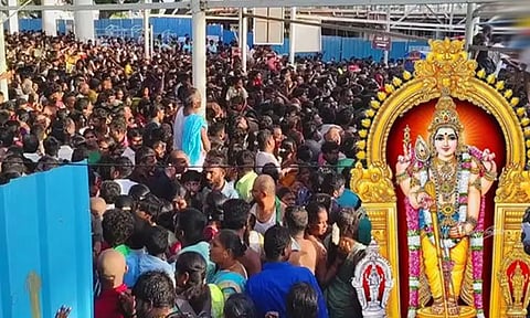 பவுர்ணமி தினம் - திருச்செந்தூரில் குவிந்த பக்தர்கள்