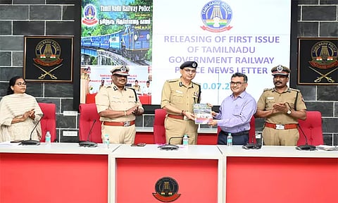 ரெயில்வே காவல் பிரிவு செய்திமடல்: தமிழக டி.ஜி.பி. சங்கர் ஜிவால் வெளியிட்டார்