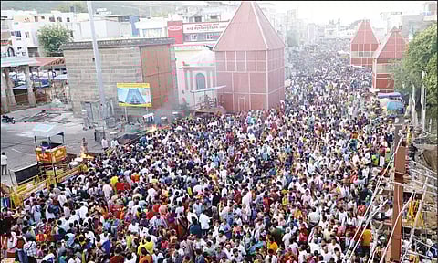 திருவண்ணாமலையில் குரு பவுர்ணமியை முன்னிட்டு லட்சக்கணக்கான பக்தர்கள் கிரிவலம்