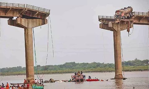 குஜராத் பாலம் இடிந்த விபத்தில் பலி எண்ணிக்கை 18 ஆக உயர்வு