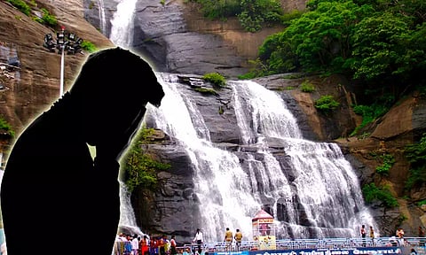 குற்றாலத்துக்கு சுற்றுலா வந்தபோது கணவரின் மடியில் மயங்கி விழுந்து இறந்த பெண்