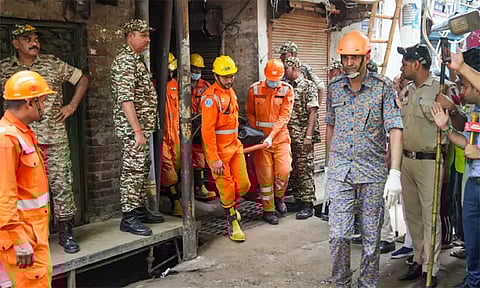 டெல்லியில் 3 மாடி கட்டிடம் இடிந்து விபத்து: இருவர் பலி