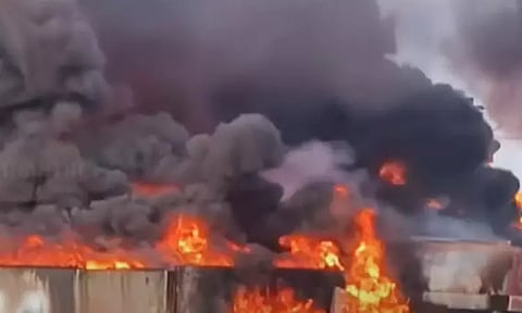 திருவள்ளூர் அருகே சரக்கு ரெயிலில் பயங்கர தீ விபத்து - காரணம் என்ன..?