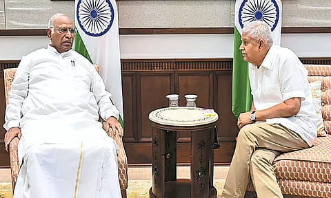 மாநிலங்களவை தலைவருடன் மல்லிகார்ஜுன கார்கே சந்திப்பு