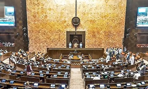 நாடாளுமன்ற கூட்டத்தொடரில் 8 புதிய மசோதாக்கள் அறிமுகம்