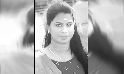 கணவர் மதுவுக்கு அடிமையானதால் நிகழ்ந்த விபரீதம்.. துப்பாக்கியால் சுடப்பட்டதில் புதுப்பெண் பலி