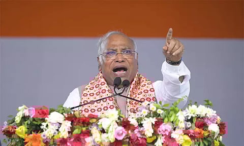 அரசியலமைப்பு சாசனத்தை பிரதமர் மோடி கொலை செய்கிறார் - மல்லிகார்ஜுன கார்கே தாக்கு