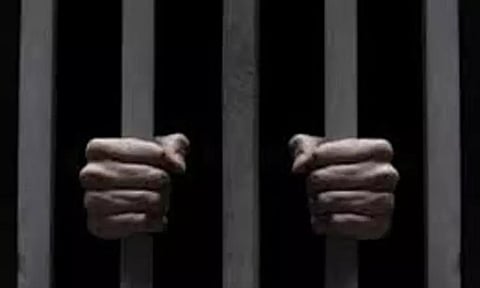 போதைப்பொருள் கடத்தலில் சிறுவனை ஈடுபடுத்திய தாய்க்கு 13 ஆண்டு சிறை