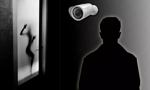 அத்துமீறிய வரதட்சணை கொடுமை... மனைவி குளிப்பதை வீடியோ எடுத்து பணம் கேட்டு மிரட்டிய அரசு ஊழியர்