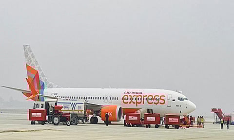 ஏர் இந்தியா எக்ஸ்பிரஸ் விமானத்தில் திடீர் கோளாறு- அவசரமாக தரையிறக்கம்