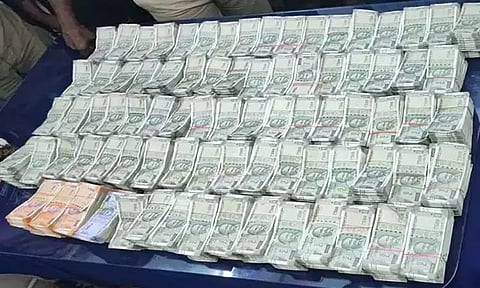 மதுரையில் ரூ.3¾ கோடி ஹவாலா பணம் பறிமுதல் - 5 பேர் கைது