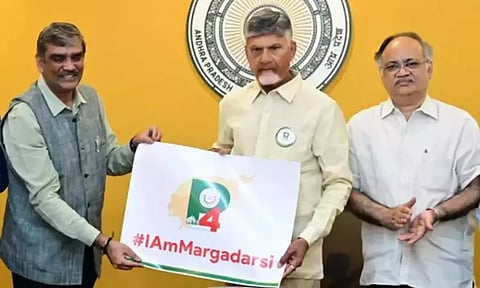 தனது தொகுதியை சேர்ந்த 250 குடும்பங்களை தத்தெடுத்தார் சந்திரபாபு நாயுடு