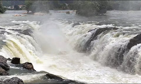 ஒகேனக்கல்லுக்கு நீர்வரத்து வினாடிக்கு 57 ஆயிரம் கனஅடியாக அதிகரிப்பு