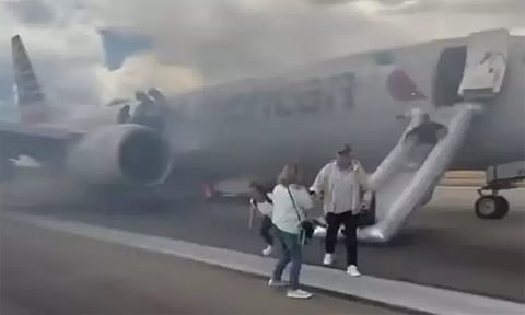 அமெரிக்காவில் விமானத்தில் தீ-பயணிகள் தப்பினர்