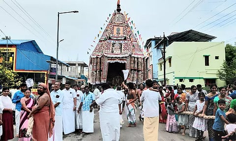 ஆடிப்பூர திருவிழா: திருக்கடையூர் அமிர்தகடேஸ்வரர் கோவிலில் தேரோட்டம்