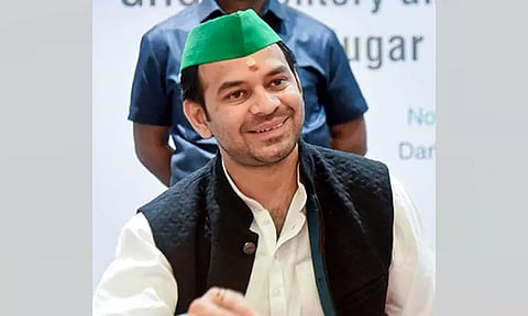 கட்சி, குடும்பத்தில் இருந்து லாலு பிரசாத் ஒதுக்கியதால் சுயேச்சையாக போட்டியிட தேஜ் பிரதாப் முடிவு