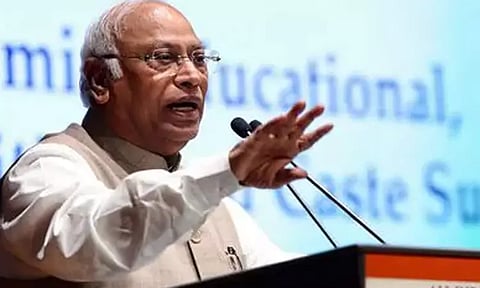 ஜெகதீப் தன்கர் விவகாரம்: பிரதமர் மோடிக்கு தான் தெரியும், எனக்கு தெரியாது: மல்லிகார்ஜுன கார்கே