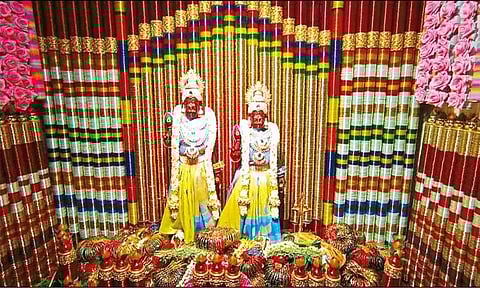 ஆடிப்பூரம்: 50 ஆயிரம் வளையல்களால் அம்மனுக்கு அலங்காரம்