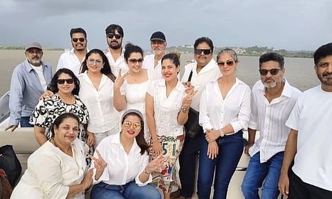 கோவாவில் ஒன்று கூடிய 90ஸ் திரை நட்சத்திரங்கள்: வைரலாகும் புகைப்படம்