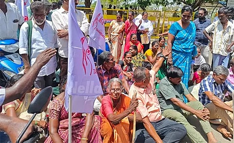 தூத்துக்குடி: மாற்றுத்திறனாளி குழந்தைகளின் கல்வி உரிமையை பாதுகாக்க வலியுறுத்தி தர்ணா போராட்டம்