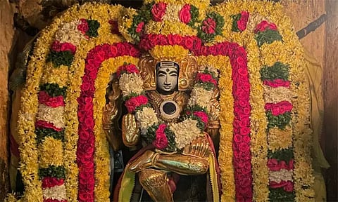 ஆலங்குடியில் குருவார வழிபாடு.. தங்க கவச அலங்காரத்தில் அருள்பாலித்த குரு பகவான்