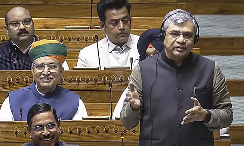 தமிழகத்தில் ரூ.22,800 கோடி ரெயில்வே திட்டங்களுக்கு அனுமதி - மத்திய மந்திரி தகவல்