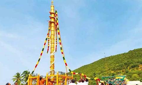 அழகர்கோவில் ஆடி பெருந்திருவிழா கொடியேற்றம்: 9-ந் தேதி தேரோட்டம்