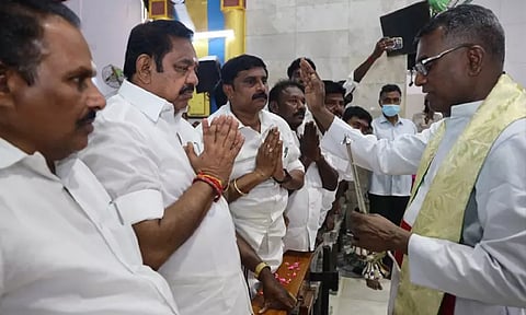 தூத்துக்குடி பனிமய மாதா ஆலயத்தில் எடப்பாடி பழனிசாமி வழிபாடு