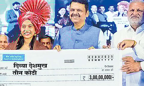 உலகக் கோப்பை செஸ் போட்டியில் சாம்பியன் பட்டம் வென்ற திவ்யாவுக்கு ரூ.3 கோடி ஊக்கத்தொகை