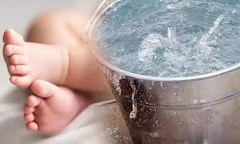 தண்ணீர் வாளியில் விழுந்து.. 1 வயது குழந்தை பலியான சோகம்