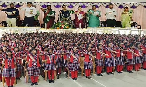 முதியோர் கொடுஞ்செயல் எதிர்ப்பு தினம்: தூத்துக்குடியில் பள்ளி மாணவிகள் உறுதிமொழி ஏற்பு