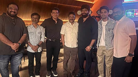 நண்பர்கள் தினத்தையொட்டி தன்னுடன் பணியாற்றிய இயக்குநர்கள் புகைப்படத்தை பகிர்ந்த அஜித்