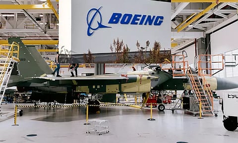 போயிங் நிறுவனத்தில் போர் விமானங்களை தயாரிக்கும் ஊழியர்கள் வேலை நிறுத்தம்