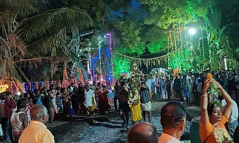 தஞ்சை: நாகம்ம பேரண்டாள் அம்மன் கோவிலில் தீமிதி திருவிழா