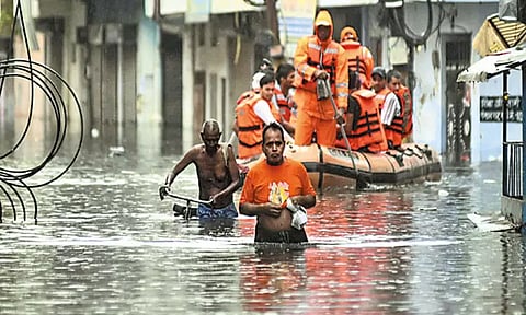 உத்தரபிரதேத்தில் கனமழை; கங்கை கரையோர வீடுகளை வெள்ளம் சூழ்ந்தது