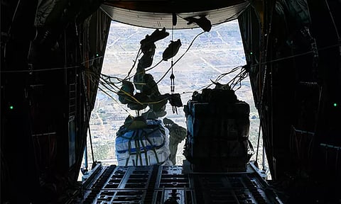 காசா: முதன்முறையாக வான்வழியே நிவாரண பொருட்களை வழங்கிய கனடா