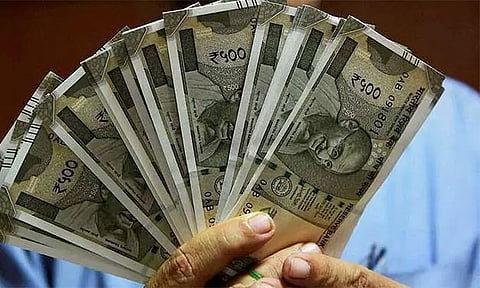 தாயாரின் வங்கி கணக்கில் கிரெடிட் ஆன பல டிரில்லியன் கோடி ரூபாய்: இளைஞர் அதிர்ச்சி