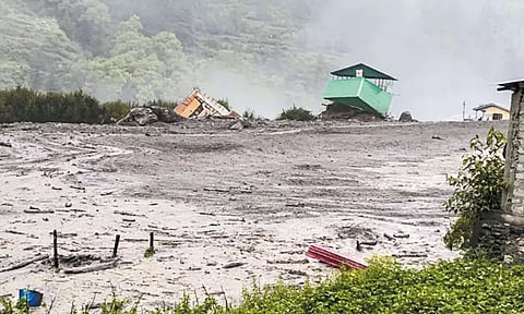 உத்தரகாசி மேக வெடிப்பால் பெருவெள்ளம்: ராணுவ வீரர்கள் 10 பேர் மாயம் என தகவல்