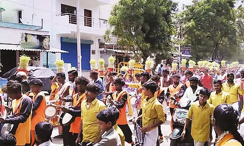 கழுகுமலை சப்பாணி மாடசாமி கோவிலில் முளைப்பாரி ஊர்வலம்