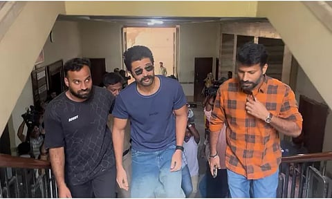 அமலாக்கத்துறை அலுவலகத்தில் ஆஜரான நடிகர் விஜய் தேவரகொண்டா - காரணம் என்ன?