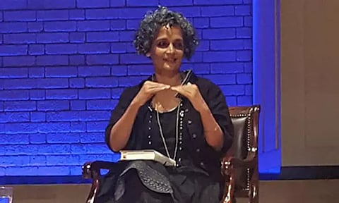 அருந்ததி ராய் எழுதிய ’ஆசாதி' புத்தகத்திற்கு காஷ்மீரில் தடை விதிப்பு