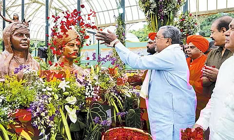 பெங்களூரு லால்பாக் பூங்காவில் சுதந்திர தினவிழா மலர் கண்காட்சி - சித்தராமையா தொடங்கி வைத்தார்