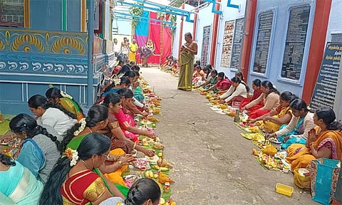 ஆடி 4-வது வெள்ளி: கோத்தகிரி மாரியம்மன் கோவிலில் 108 கனி விளக்கு பூஜை