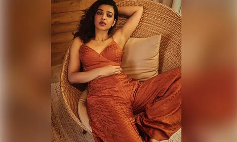 பாலிவுட்டில் இறுக்கமான ஆடைகளை அணியச்சொல்லி கட்டாயம் - ராதிகா ஆப்தே பரபரப்பு