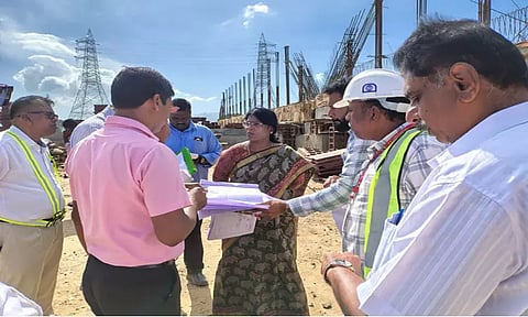 புத்தேரி நான்கு வழி சாலைப் பணிகள்: கன்னியாகுமரி கலெக்டர் நேரில் ஆய்வு