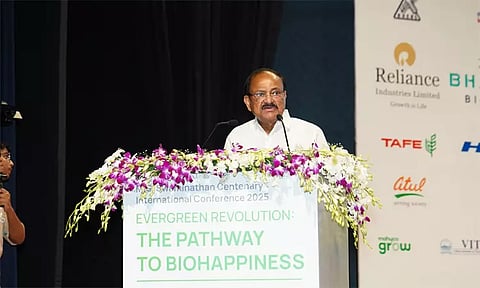 மிரட்டல்களுக்கு இந்தியா அடிபணியாது; முன்னாள் துணை ஜனாதிபதி