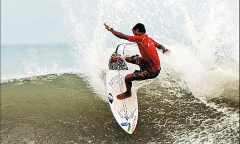 ஆசிய அலைச்சறுக்கு போட்டி: பதக்கம் வென்று முதல் இந்திய வீரராக வரலாறு படைத்த ரமேஷ் புடிஹால்