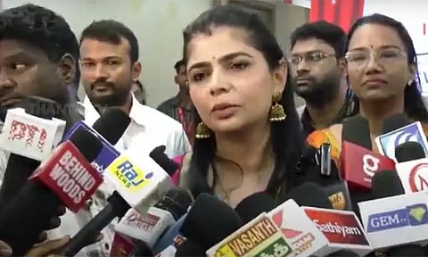 வைரமுத்து குறித்து என்னிடம் கேட்காதீர்கள் - சின்மயி