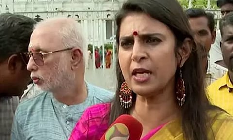 தூய்மைப் பணியாளர்களின் போராட்டத்திற்கு நேரில் வந்து ஆதரவு தெரிவித்த நடிகை கஸ்தூரி