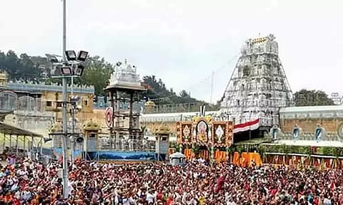 திருப்பதியில் 19 மணி நேரம் காத்திருந்து பக்தர்கள் தரிசனம்